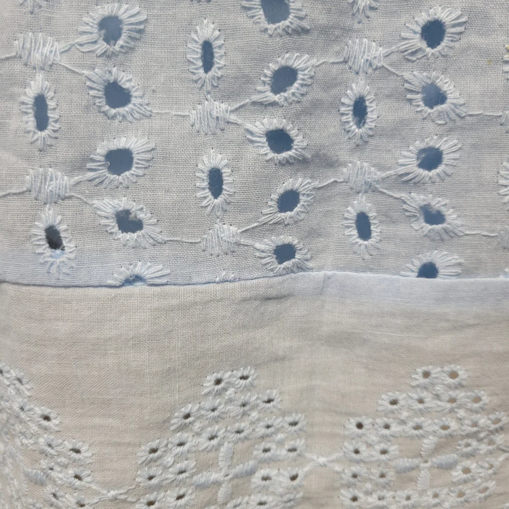 Cute, flowy dress with built-in shorts and pockets! Size Large - Picture 2 of 10